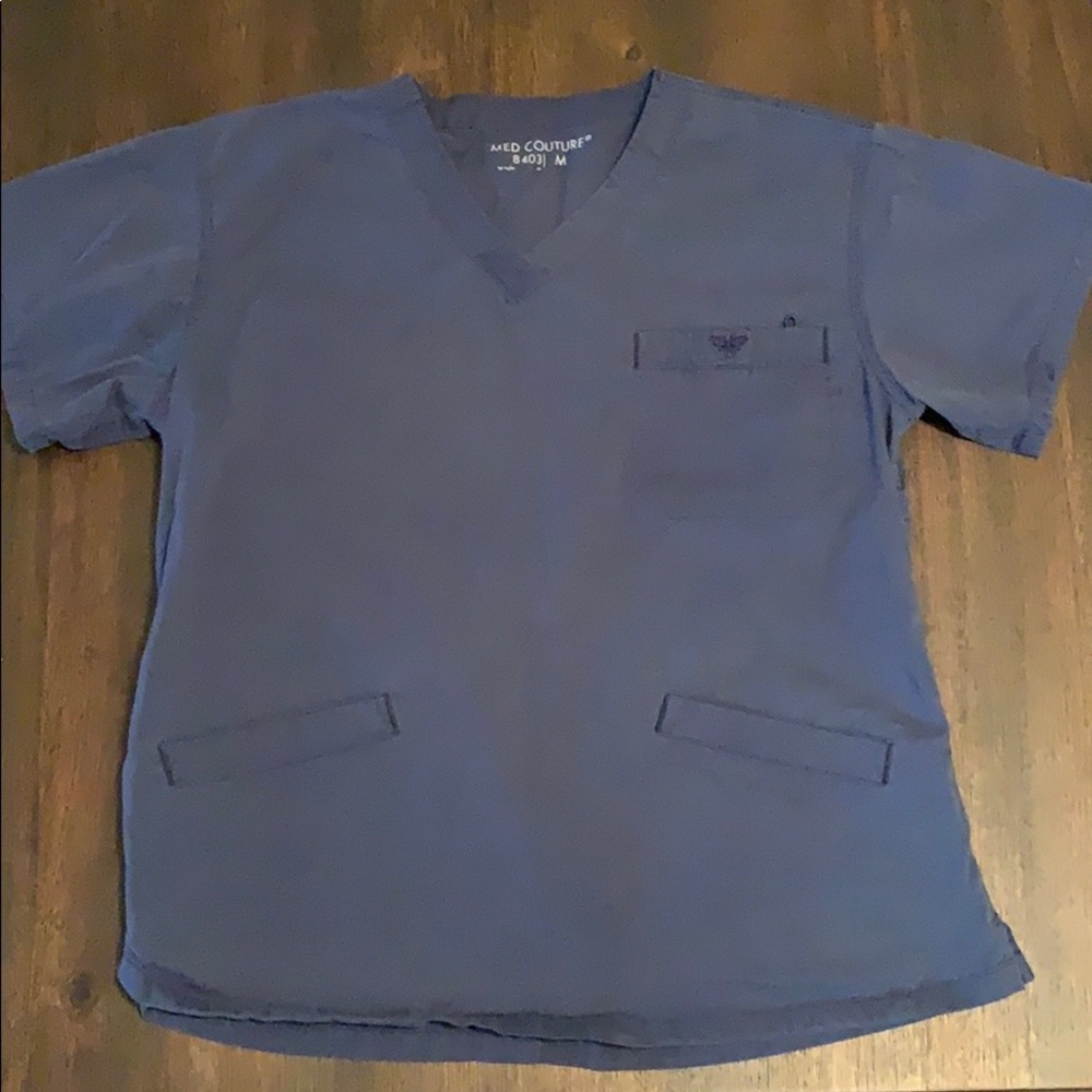 Women’s signature V-neck scrub top